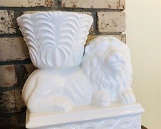pair of lion cache pot