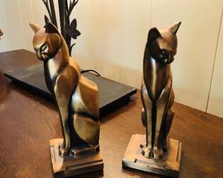 Feline book ends