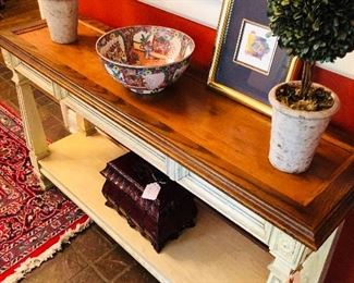 Slender table for serving or hallway