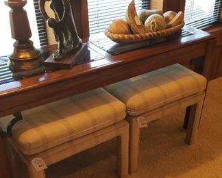 Library table, statue, Mexican fruit pottery, two beige stools (as is)