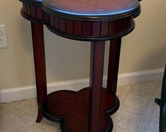 Bombay Co Shannon Mahogany Clover Trefoil Shaped Accent Table