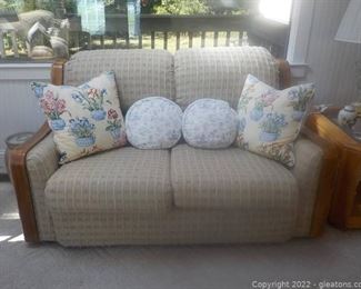 Love Seat by Stratford with 4 Throw Pillows