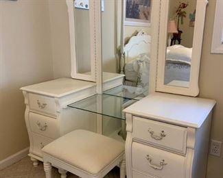 Stanley Furniture Young America Caroline Vanity Mirror and Bench