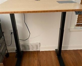 Sit/stand desk