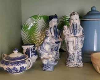Blue and white Chinese figures