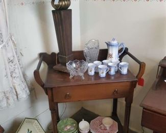 Single drawer butler side table