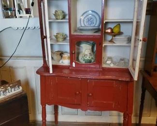 Neat red kitchen cabinet
