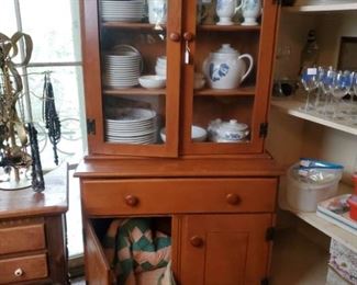 Small Maple kitchen cabinet