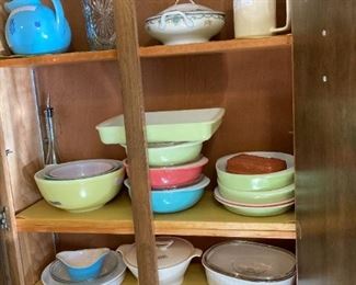 vintage Pyrex kitchenware