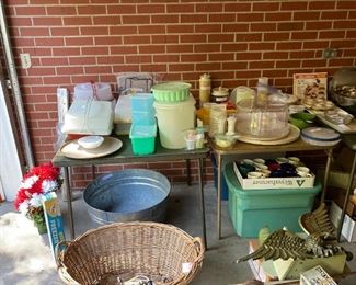 have we mentioned vintage cookware and kitchenware?