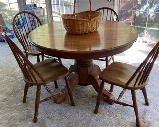 Table with 4 Windsor chairs