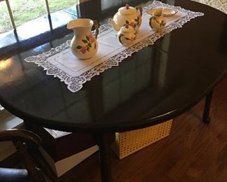 Dining table, desert rose