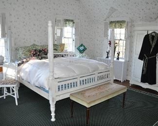 Inviting Guest Bedroom with Vintage Charm!