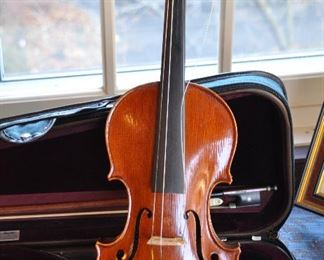 Fabulous Thomas Fawick Violin circa 1955,, with Case and Robert Reichel Bow. (As Is, Strings Need Replacing)