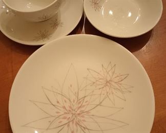 Atomic era dinnerware