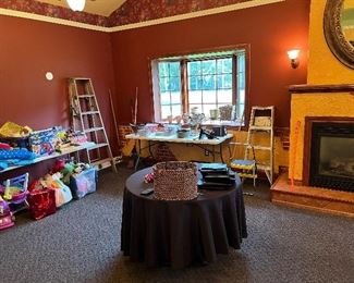 Ladders / Toys / Pots