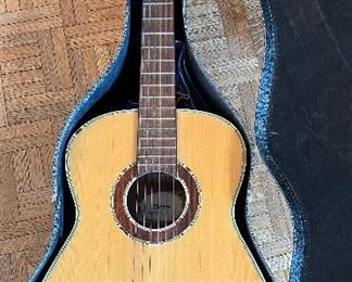 Decca Acoustic Guitar w Case
