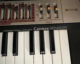 Casiotone MT-400V w Speakers
