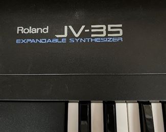 Roland JV-35 Expandable Synthesizer on Stand w Cover