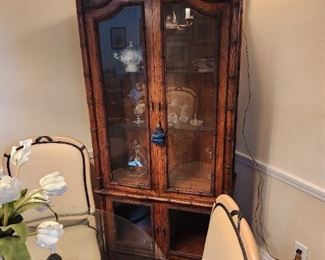 Lovely Vintage Asian Style Curio Cabinet