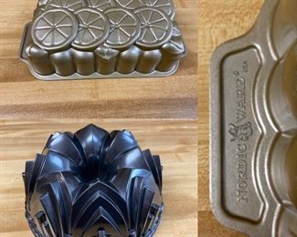 Nordic Ware Citrus Lemon Loaf Mold
Cast Aluminum no stick Retired Cathedral Bundt Cake Mold
