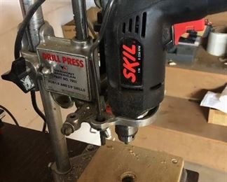 Vermont American Drill Press #7902 for 1/4” & 3/8” Drills-comes with a Skil brand Drill with it