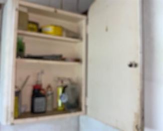 Vintage metal/enamel medicine cabinet