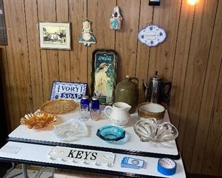 Enamel TopForm table, with slide outside, and front drawer… Very good condition