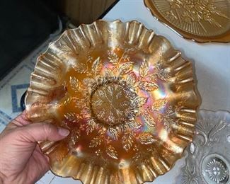 Fenton ruffled bowl Merigold, mint