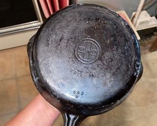 GRISWOLD fry pan