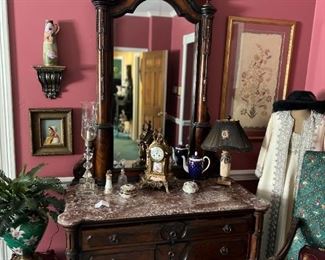 ANTIQUE VICTORIAN PERIOD DRESSER WITH MIRROR