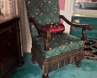 ANTIQUE ARM CHAIR