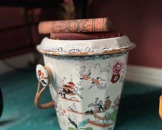 ORIENTAL CHAMBER POT