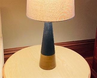 $90 
Pair of Modern&nbsp; black wood / brass lampa 27T to the shade&nbsp;