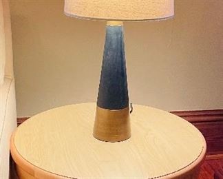 $90 
Pair of Modern&nbsp; black wood / brass lampa 27T to the shade&nbsp;
