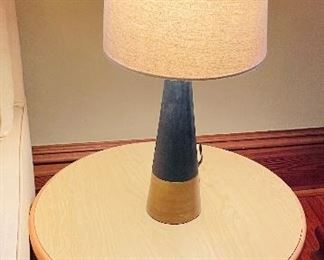 $90 
Pair of Modern&nbsp; black wood / brass lampa 27T to the shade&nbsp;