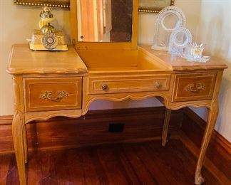 $125 
French provencal style vanity 42x20x30
