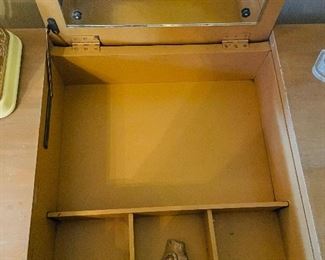 $125 
French provencal style vanity 42x20x30
