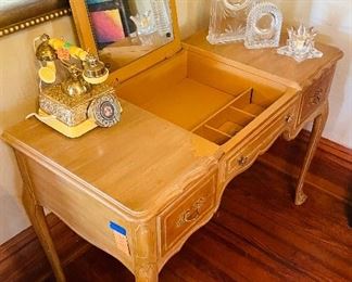 $125 
French provencal style vanity 42x20x30
