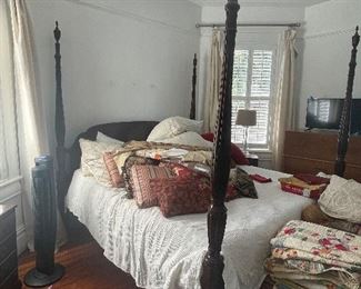 $575 Drexel Heritage 
King size Mahogany four poster bed with mattress&nbsp;
