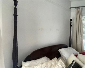 $575 Drexel Heritage 
King size Mahogany four poster bed with mattress&nbsp;
