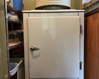 Monitor Top Refrigerator