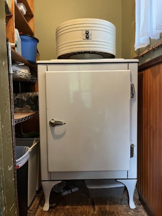 Monitor Top Refrigerator