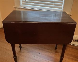 Drop leaf mahogany table 