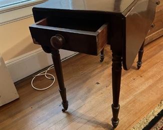 Drop leaf mahogany table 