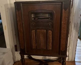 Victor Radio standing floor model 