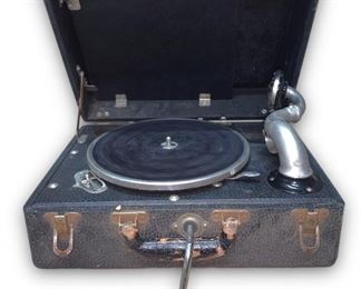 Antique Birch Boetsch Bros. Portable Hand Crank Phonograph Record Player