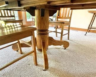 Base of the solid oak dining table