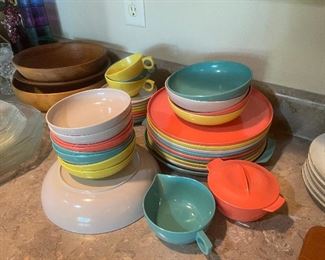 Aztec Melmac dinnerware for 8!