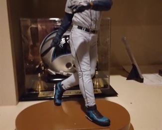 Ken Griffey, Jr. signed Salvino Statute
200.00